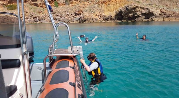 Snorkel con lancha en la reserva marina
